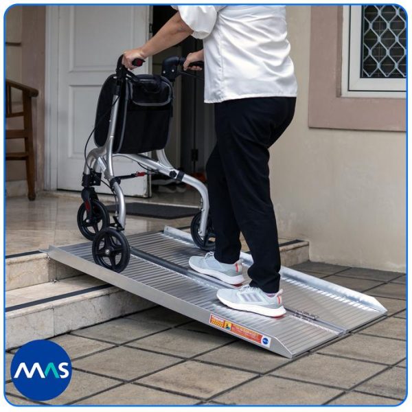 MAS Wheelchair Ramp / Jalur Landai Kursi Roda - Single-fold 122cm - Gambar 2