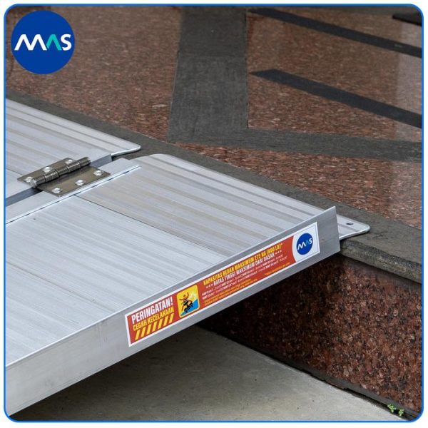 MAS Wheelchair Ramp / Jalur Landai Kursi Roda - Single-fold 122cm - Gambar 3
