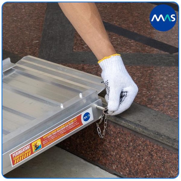 MAS Wheelchair Ramp / Jalur Landai Kursi Roda - Single-fold 122cm - Gambar 4