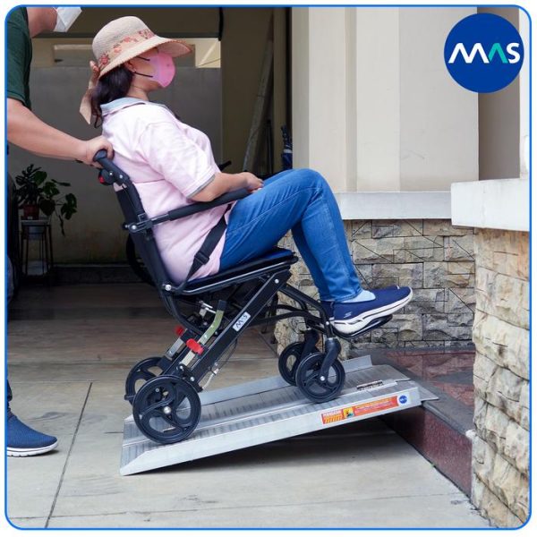 MAS Wheelchair Ramp / Jalur Landai Kursi Roda - Single-fold 91cm - Gambar 3