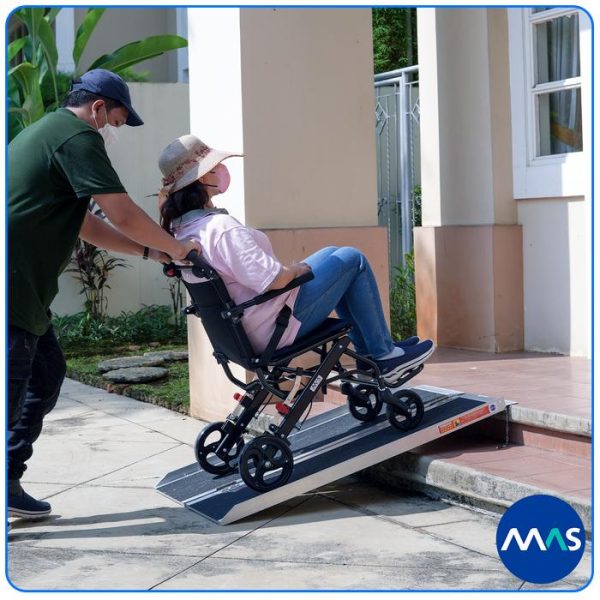 MAS Wheelchair Ramp / Jalur Landai Kursi Roda - Single-fold with Anti-Skid 122cm - Gambar 3