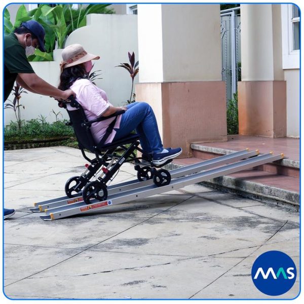 MAS Wheelchair Ramp / Jalur Landai Kursi Roda - Telescopic with Anti-Skid 213cm - Gambar 3