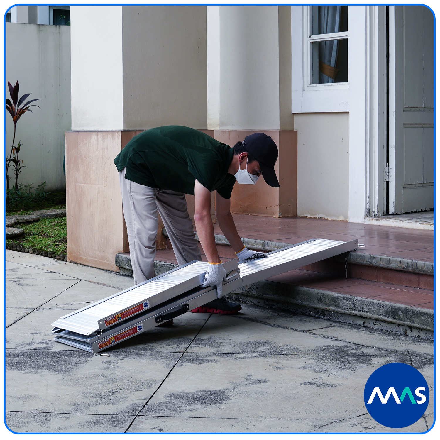 MAS Wheelchair Ramp / Jalur Landai Kursi Roda - Multi-fold 183cm - Gambar 2