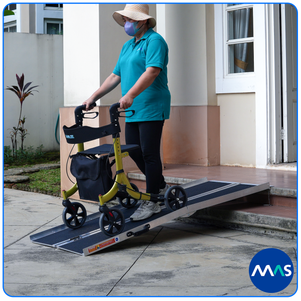 MAS Wheelchair Ramp / Jalur Landai Kursi Roda - Multi-fold with Anti-Skid 183cm - Gambar 2