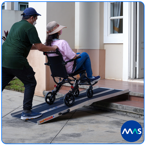 MAS Wheelchair Ramp / Jalur Landai Kursi Roda - Multi-fold with Anti-Skid 183cm - Gambar 3