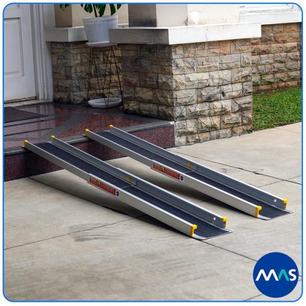 MAS Wheelchair Ramp / Jalur Landai Kursi Roda - Telescopic with Anti-Skid 152cm - Gambar 2